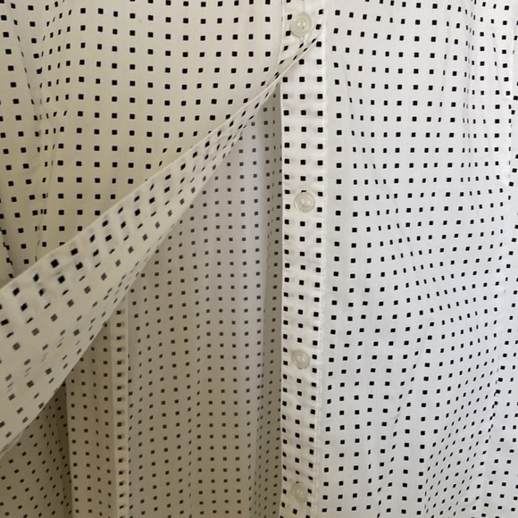 26/28 Avenue Dotted Print Button Up Blouse with 3/4 Sleeve and Shirttail Hem - Picture 11 of 17